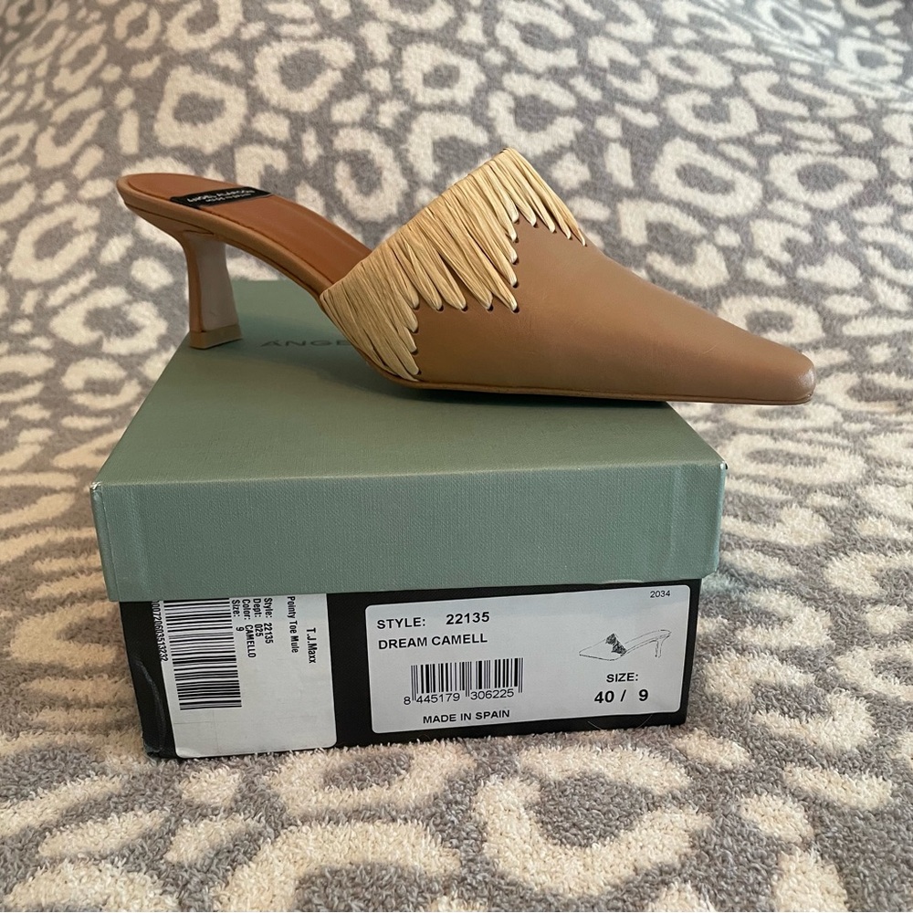 A’ngel Alarco’n Size 9 Dream Camell Mules /New / Never Worn